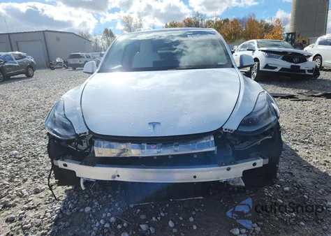 2025 Tesla Model Y z USA, uszkodzony, nr VIN 7SAYGAEE8SF251123